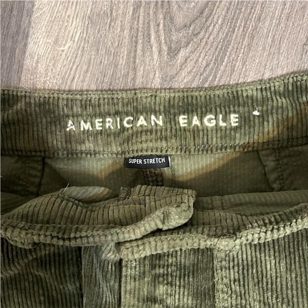 American Eagle Olive Green Corduroy Skirt Size 6 Y2K Hipster Boho 70’s look - Picture 5 of 7